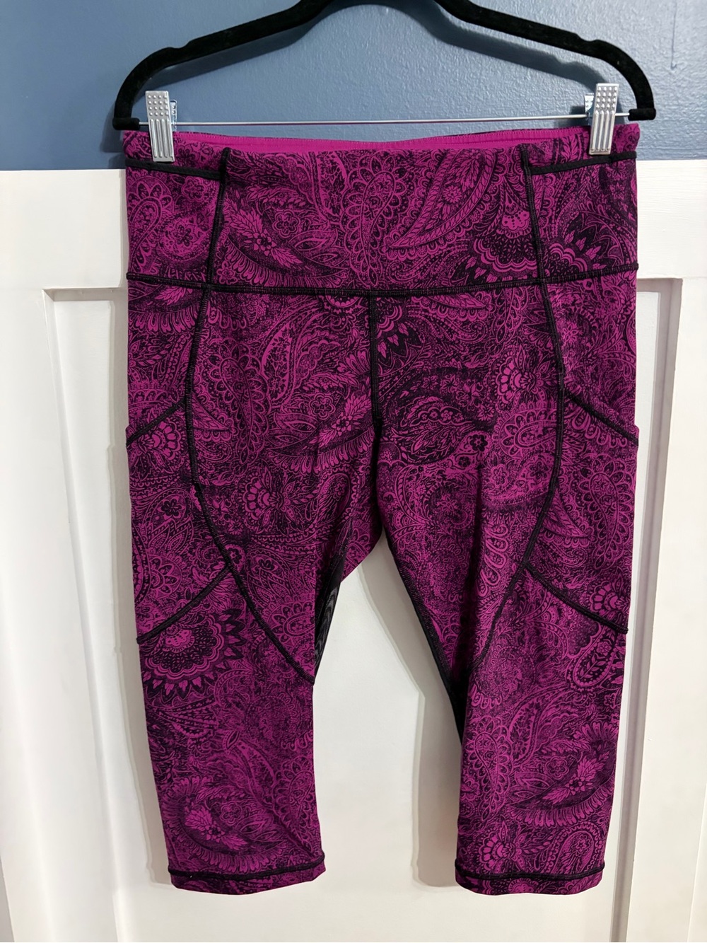 Lululemon Women's Outrun 17" Crop Leggings Antique Paisley Fushia/Black Size 10